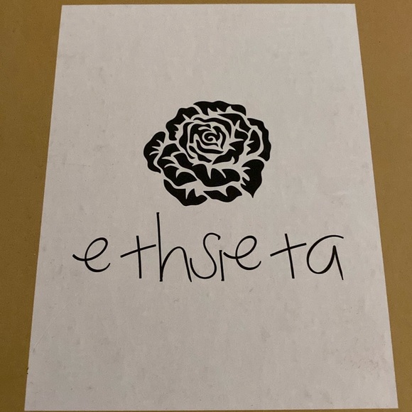 NEW in the box Women’s White Sandals - Picture 3 of 5